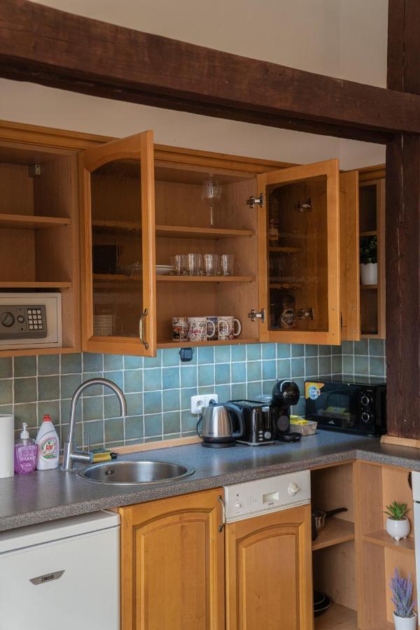 Free Parking- Cozy In Historical Building Center Appartement